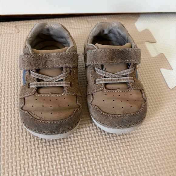Stride Rite Sneakers - Picture 2 of 4